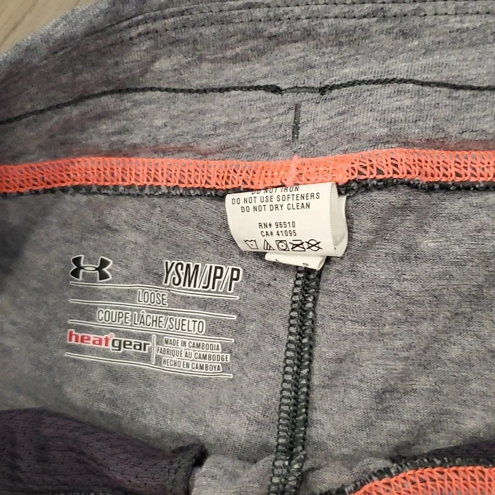Under Armour T-Shirt & Capri/Joggers Matching Set Size Small